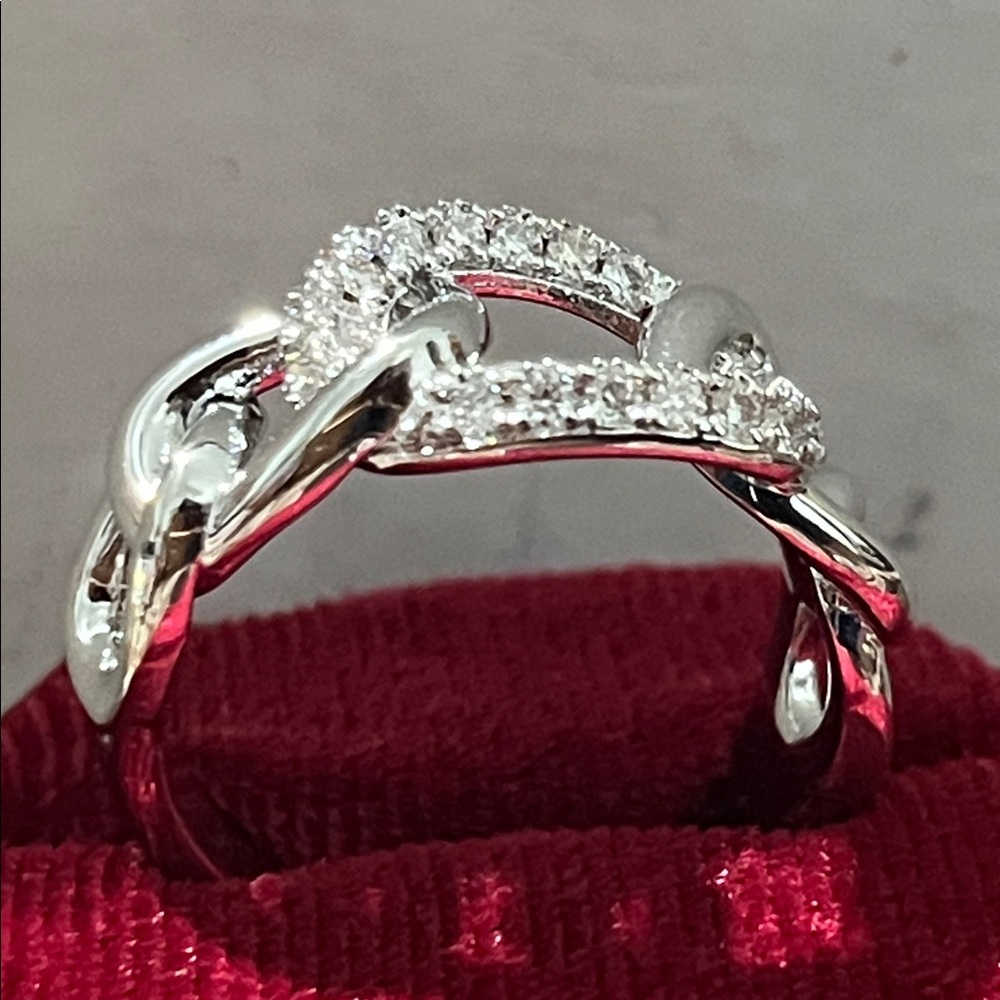 Elegant Silver 0.56ct  Chain Link Ring